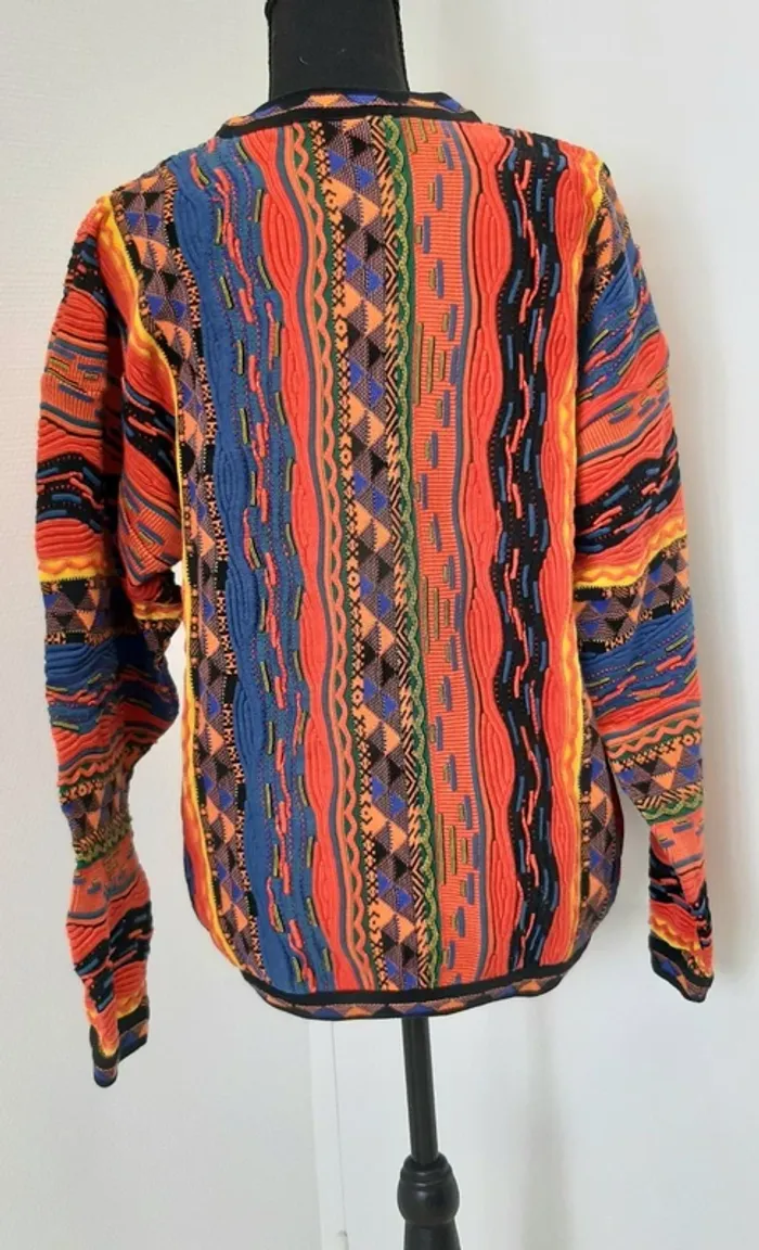 Magnifique pull sweat Tundra vintage collection made in Canada - photo numéro 3