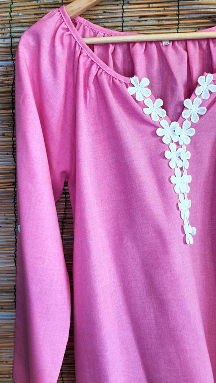 Blouse avec broderies Taille 44/46 - photo numéro 3