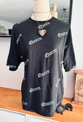 🌸 tee shirt noir à l’effigie de « queen » taille 36 38 s m #jennyfer