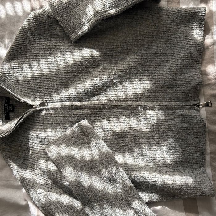 Pull gris zipé