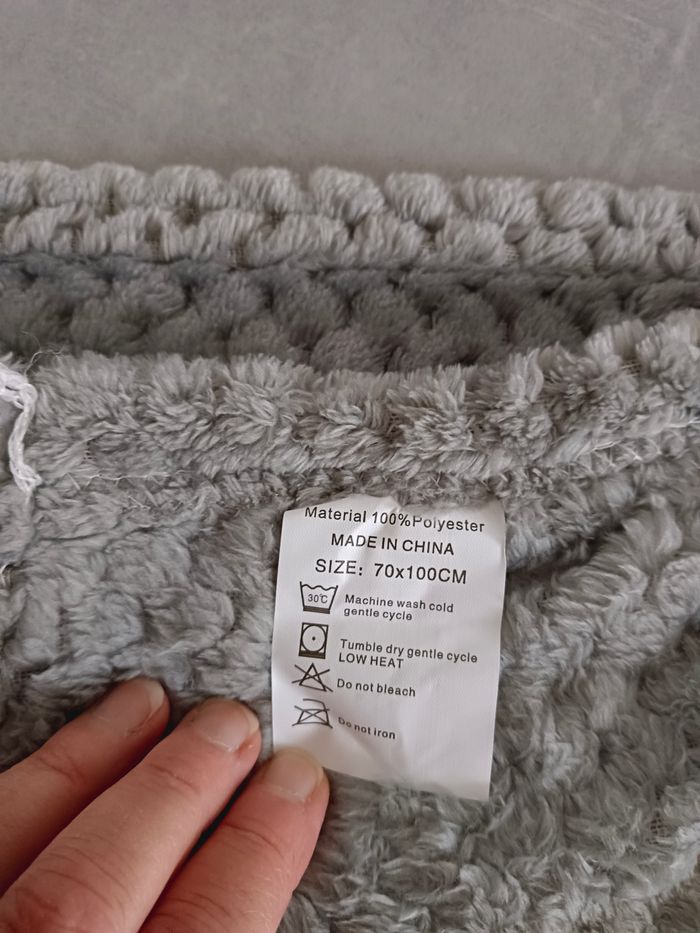 Plaid Polaire Doux Gris Dimensions : 70x100cm - photo numéro 3