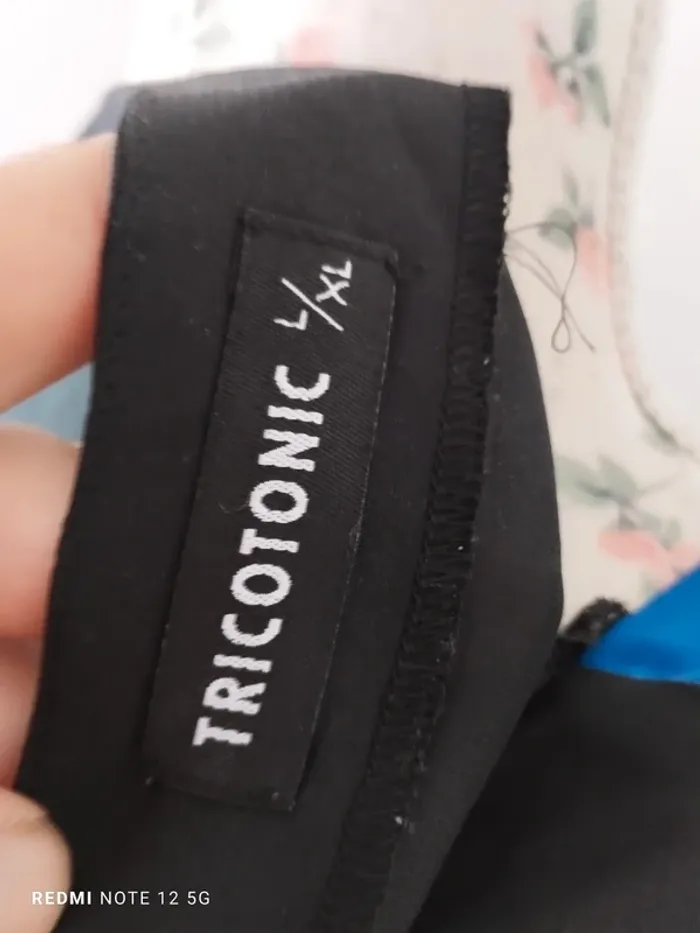 Jolie blouse bicolore 65% Viscose et 30% Soie taille L/XL - photo numéro 4