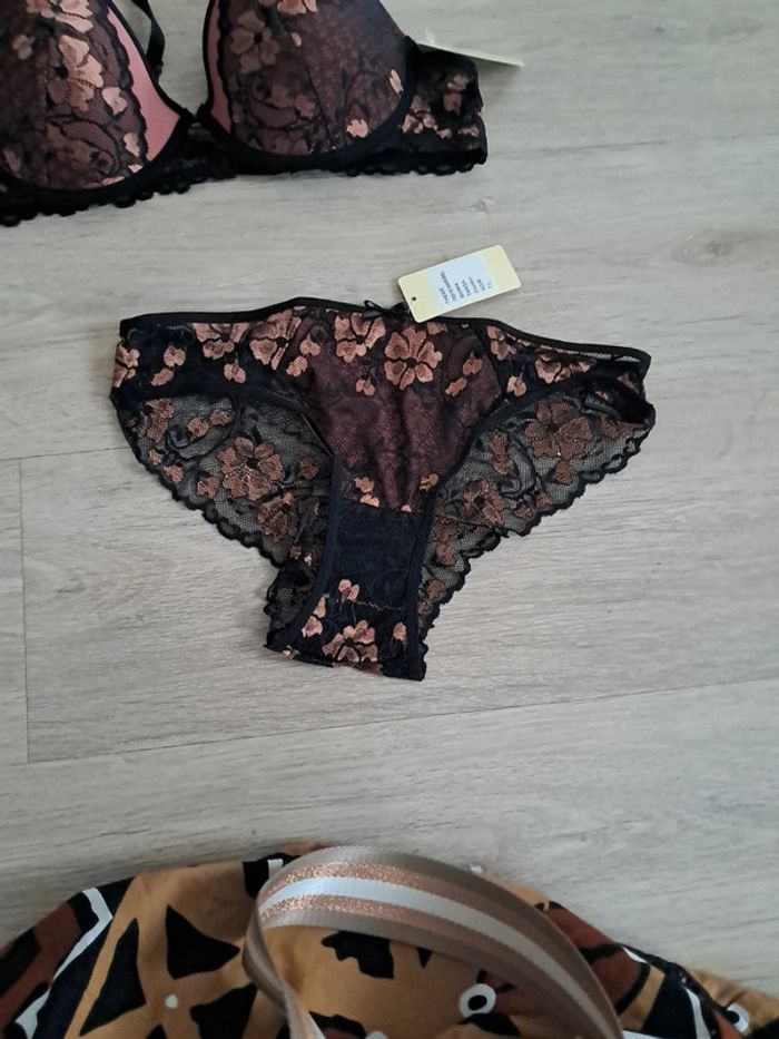 Ensemble lingeries neuf - photo numéro 5