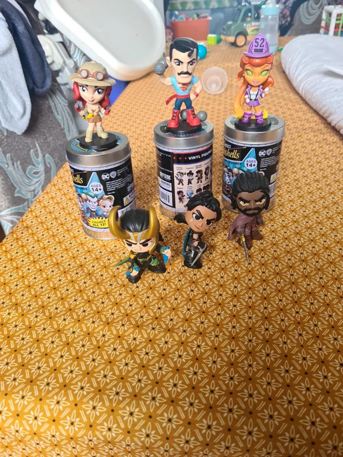 Figurines