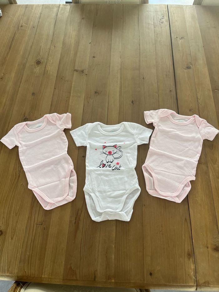 Lot de 3 bodies 6 mois - photo numéro 2