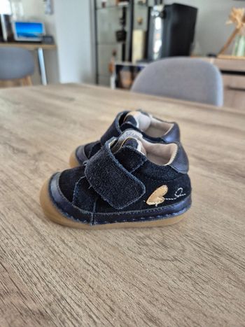 Basket bleu taille 18