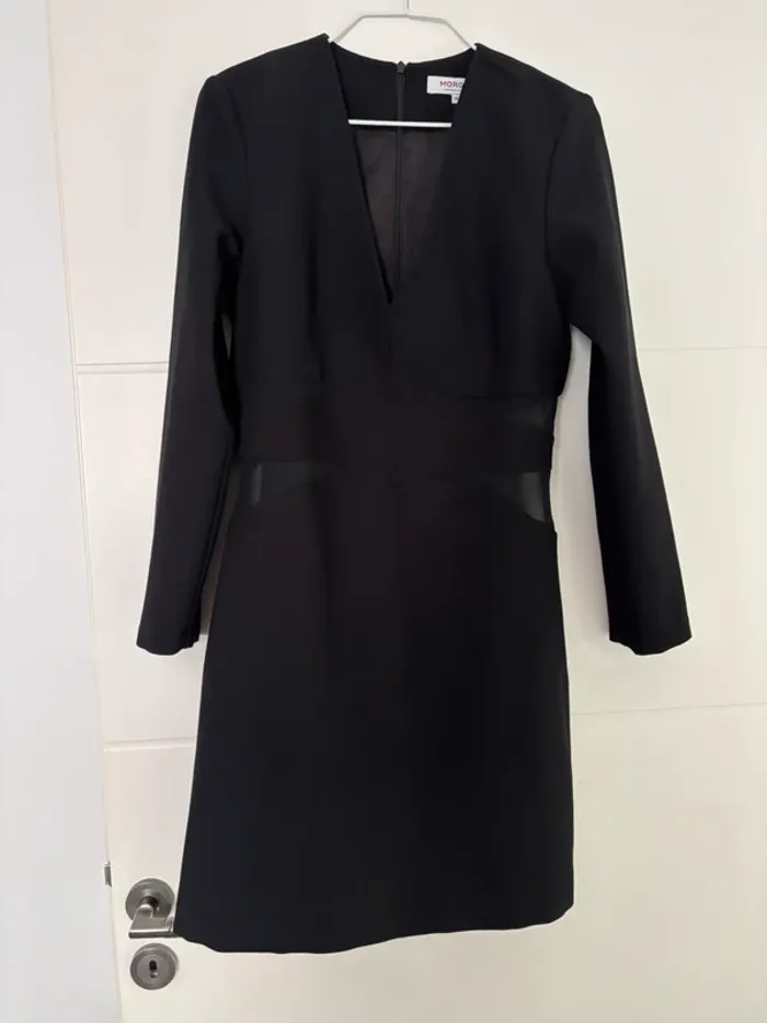 Robe noire avec découpage latérales - photo numéro 2