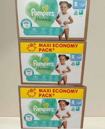 210 Couches Pampers taille 5 harmonie lot de 3 cartons neufs 