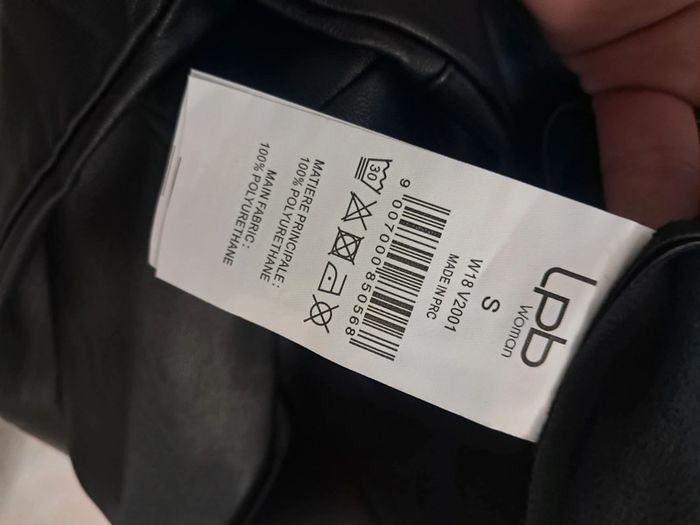 Les petites bombes robe simili noire T.36 neuve - photo numéro 13