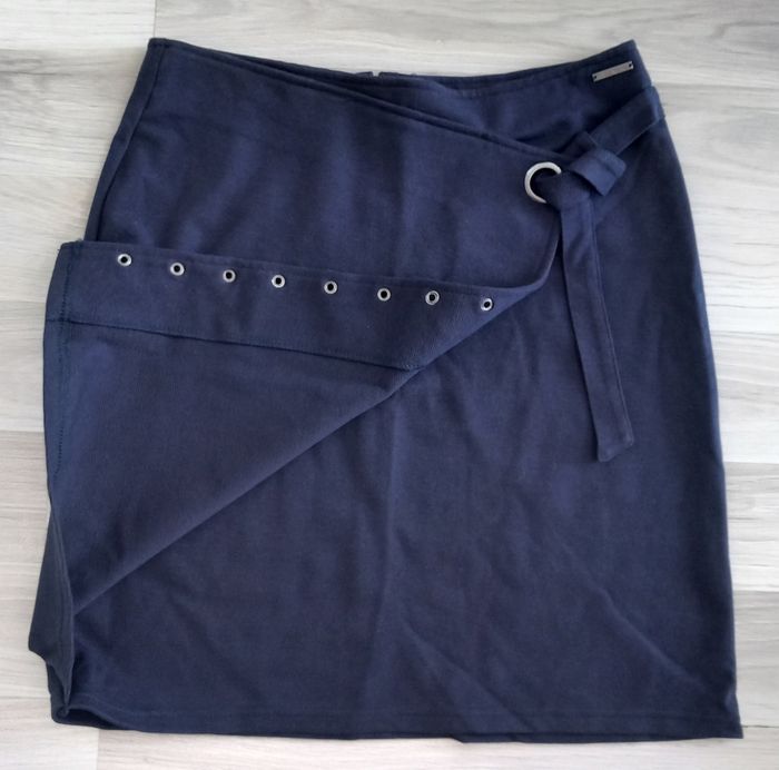 Jupe courte bleu marine Terre des marins taille 38 - photo numéro 3