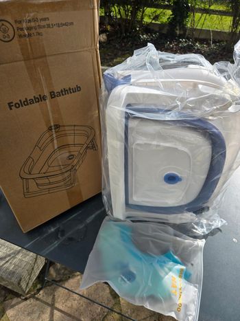 Pack Bain Bébé : Baignoire pliable + Casque Shampoing OFFERT !