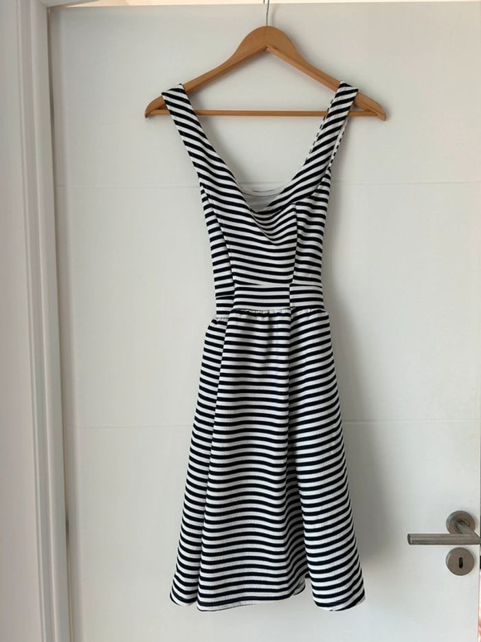 Jolie robe rayée - photo numéro 3
