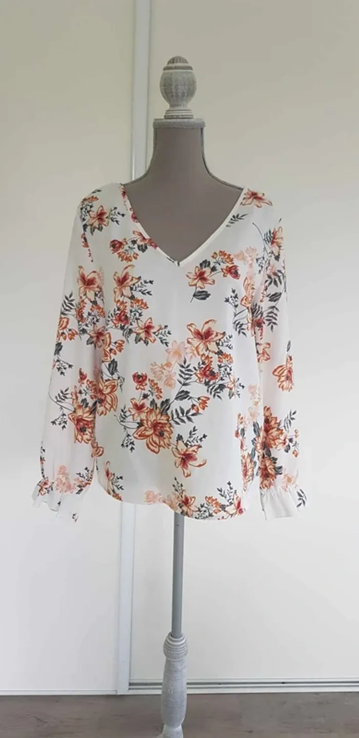 Blouse fluide manches longues dos nu en dentelle - photo numéro 2