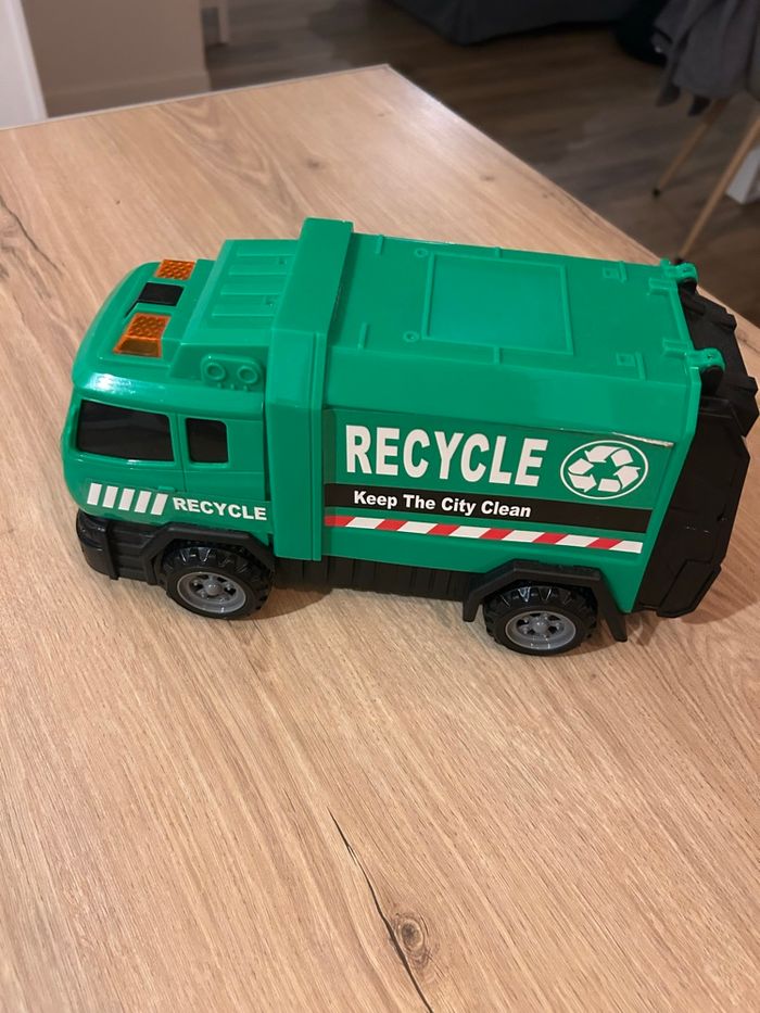 Camion de recyclage - photo numéro 3