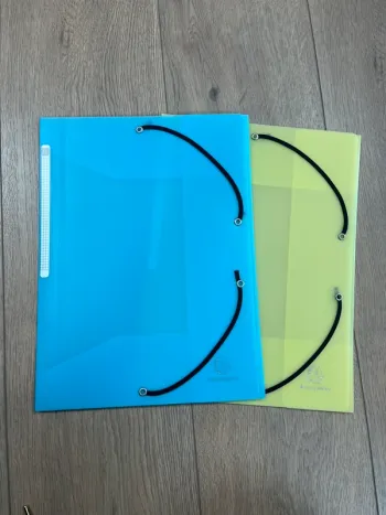 Lot de 2 pochettes à rabats plastique exacompta