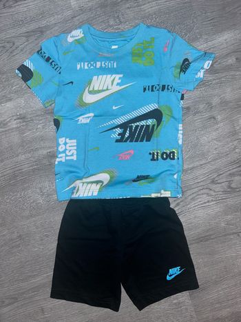 Ensemble Nike