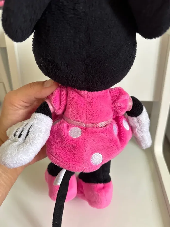 🧸 peluche Disney Minnie - rose et noir - très bon état - laver et désinfecter - photo numéro 10