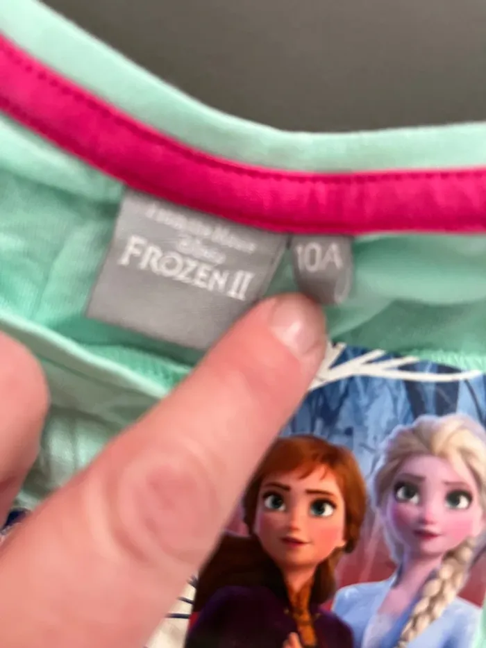 T shirt reine des neiges 10 ans neuf - photo numéro 2