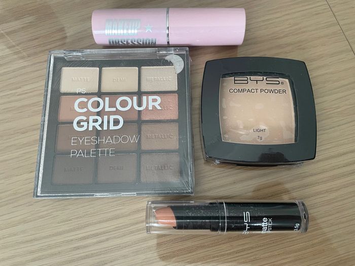 Lot maquillage teint/yeux/lèvres