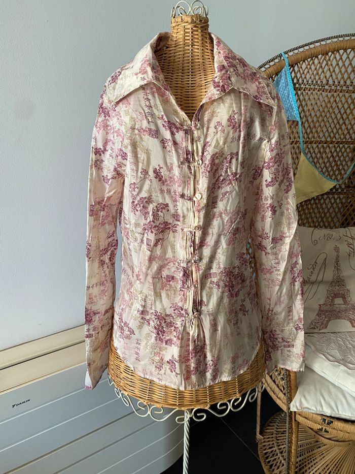 Chemise Mango taille XS/S crème avec motifs chinois fushia fleurs et inscriptions chinoises - photo numéro 3