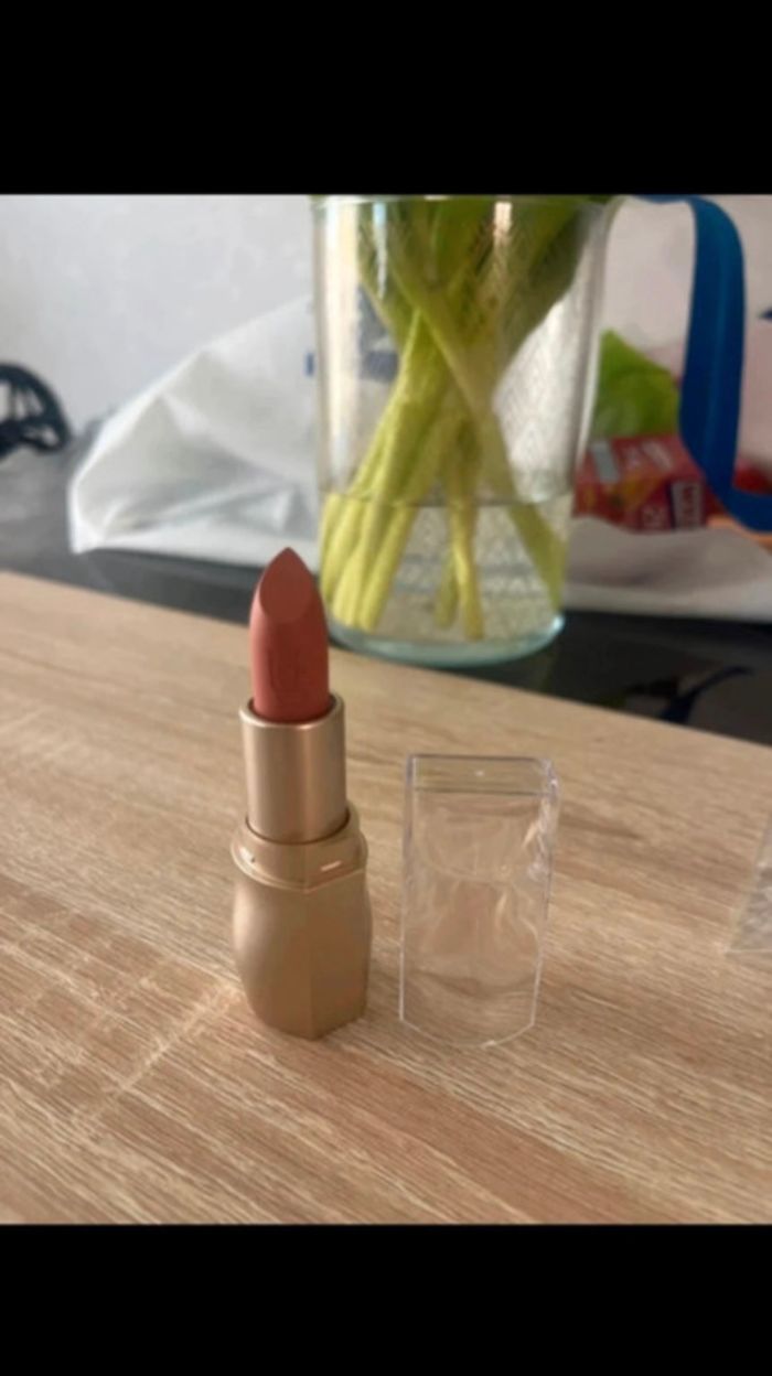 Rouge à lèvre - photo numéro 2