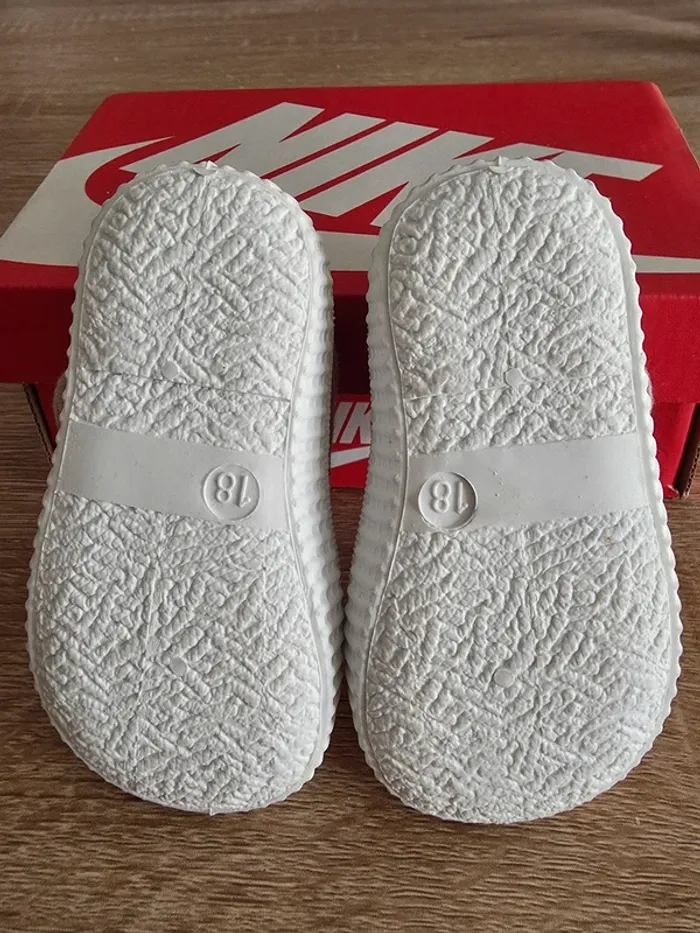 Chaussure bébé fille/garçon taille 18 - photo numéro 2