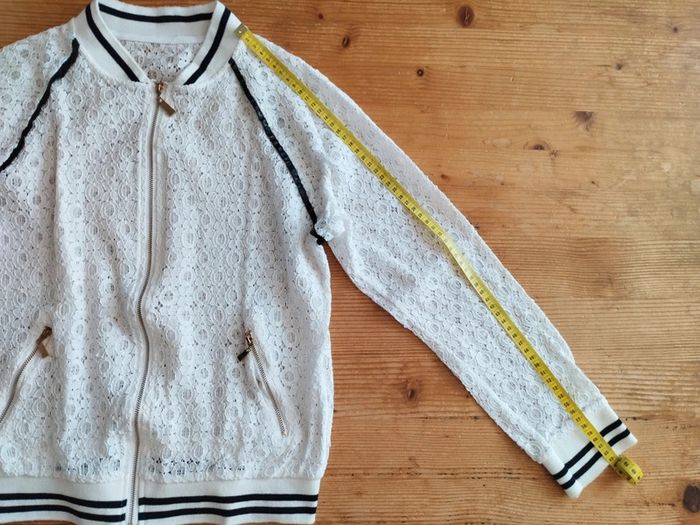 🤍 Veste Blanche Légère en Dentelle à Rayures Noires – Taille L/40 – Très Bon État - photo numéro 10