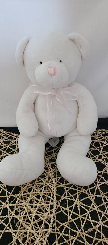 Doudou peluche ours blanc, noeud rose, Playkids