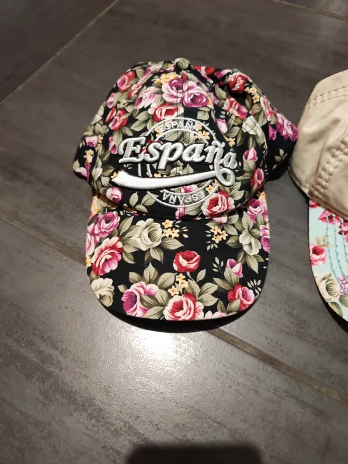 2 casquettes espagnol - photo numéro 2