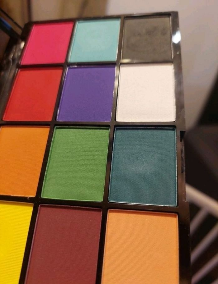 Lot 4 palettes I love Révolution Max&More Lasplash Réserve Naturelle  👁 - photo numéro 5