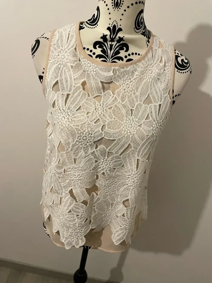 Débardeur blouse sans manche rose très clair dentelle crochet superposé blanc Morgan taille 36 - photo numéro 2