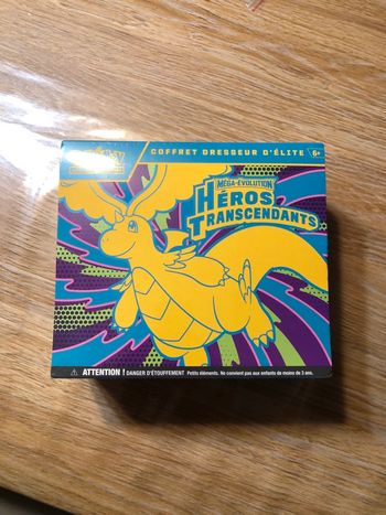 Coffret dresseur d’élite Pokémon héros transcendants 