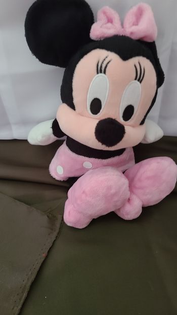 Peluche doudou MINNIE Robe rose pois Disney