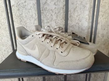 Basket  Nike internationalist  taille 38 neuve