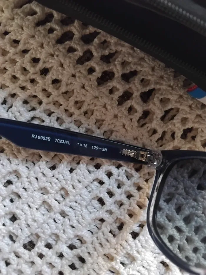 Lunette de soleil + étuie - photo numéro 8