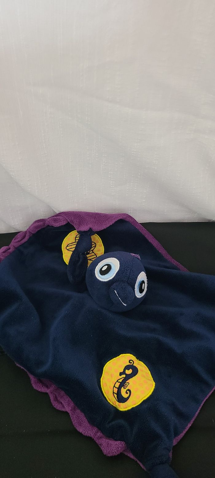 Doudou Hippocampe Plat Bleu et Mauve Etoile de Mer Carré Blanc - photo numéro 5