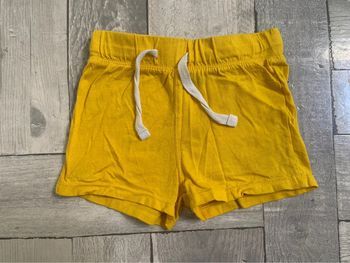 Short jaune