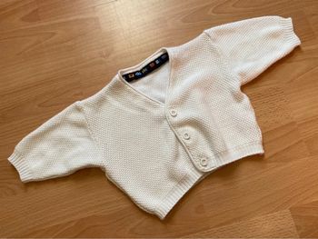 Joli gilet blanc T. 6 mois mixte TBE