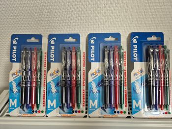 Neuf lot 4 paquets de 4 stylos effaçable Frixion rétractable (noir, bleu, rouge, vert)