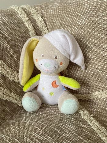 Peluche doudou 24cm sucre d’orge lapin beige blanc orange et vert
