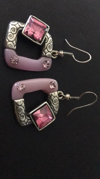Boucles d’oreilles pendantes carrée femme