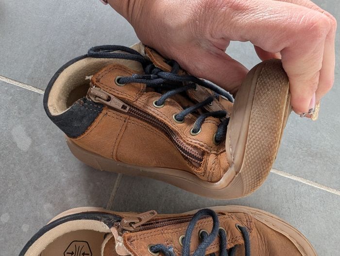 Paire de chaussures en cuir - photo numéro 5