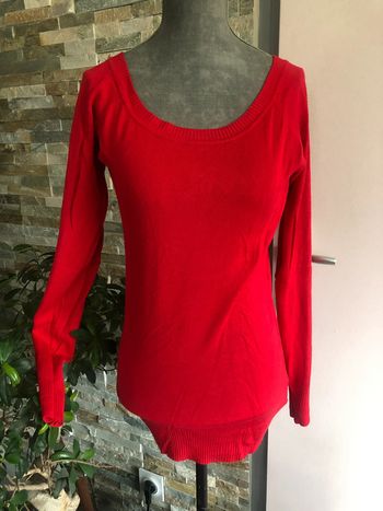 Pull rouge col rond