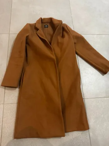Blouson Zara marron, taille M, bon état mais il y a des bouloches