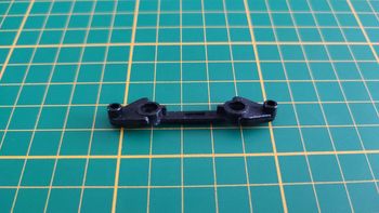 Support inférieur pièce détachée miniature Maisto Bmw 502 1955 1/18 1/18e 1/18ème #C63