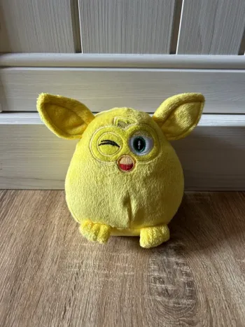 Peluche Furby jaune clin d’œil / Hasbro Play by Play (2013) / 15 cm / Très bon état