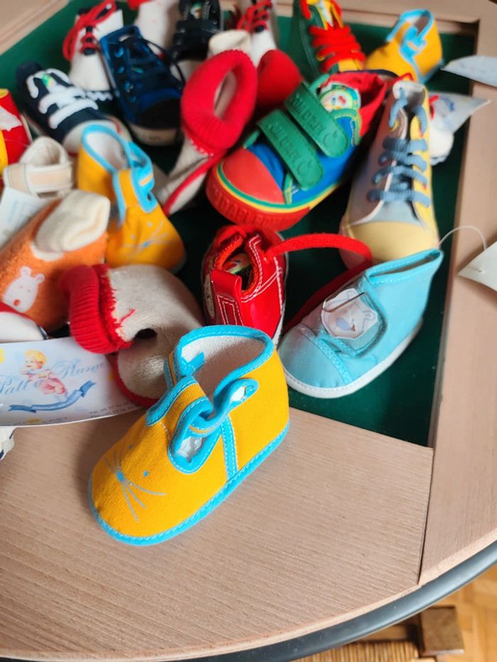 Lot de 24 chaussures bébé enfants pour décoration de baptême - photo numéro 3