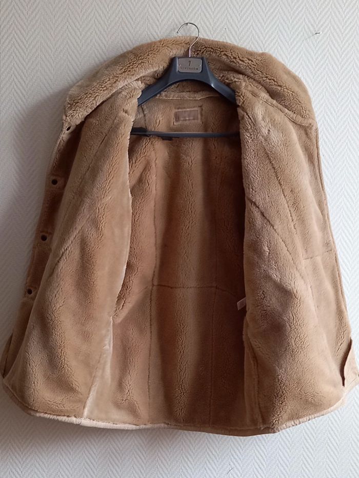 Manteau en cuir et fourrure à l'intérieur marque casual woman taille 38