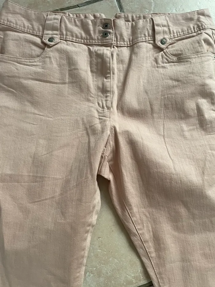 Magnifique pantalon rosé neuf jamais porté en 46 poches strass de marque Blanche Porte - photo numéro 2