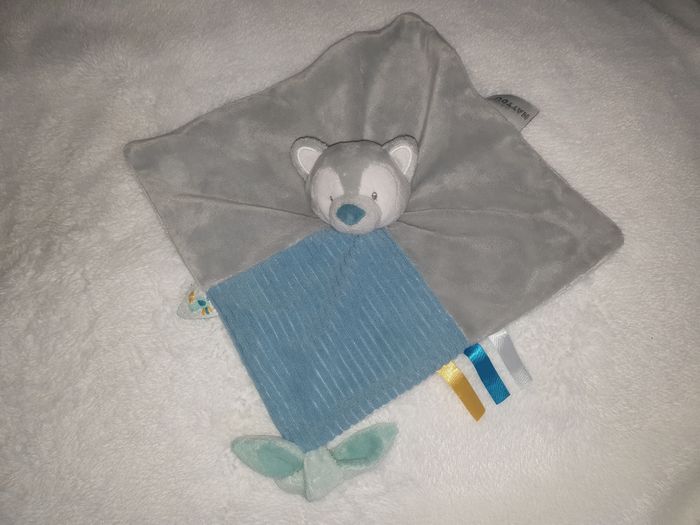 Doudou nattou tiloo loup gris bleu attache tétine